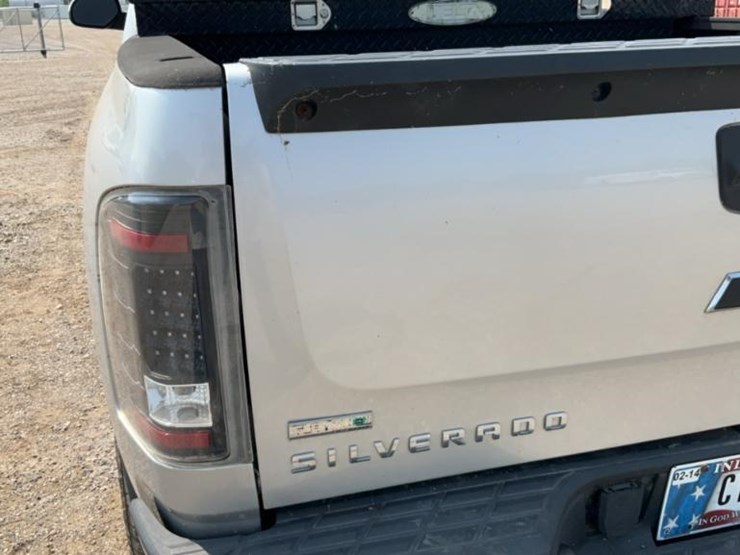 2011-chevrolet-silverado-image-32