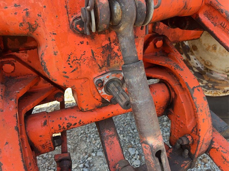 allis-chalmers-xt-series-3-tractor-image-17