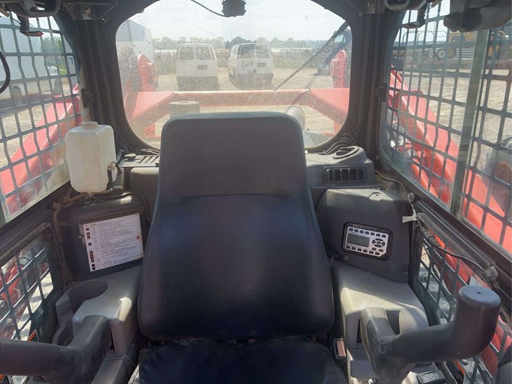 2022-kubota-svl-97-2-skid-steer-loader-image-24