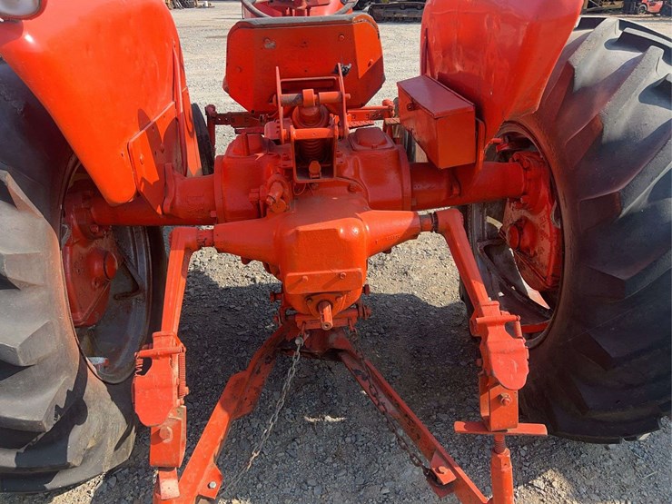 allis-chalmers-d17-tractor-image-15