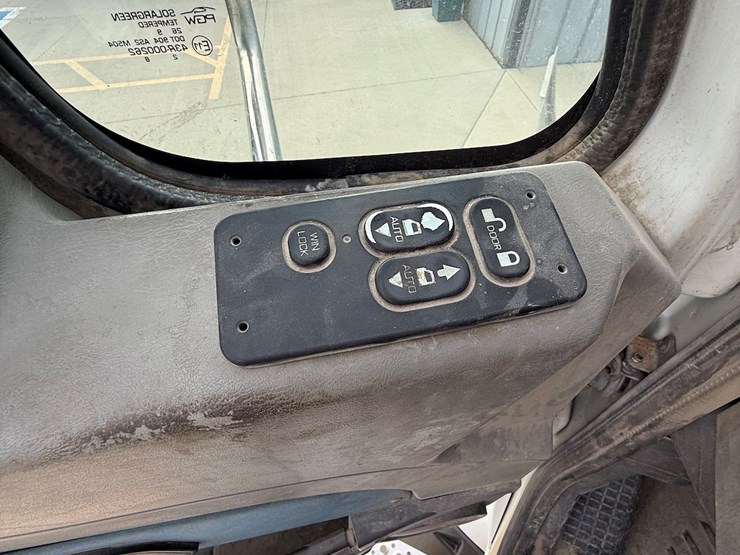 2010-international-prostar-image-54