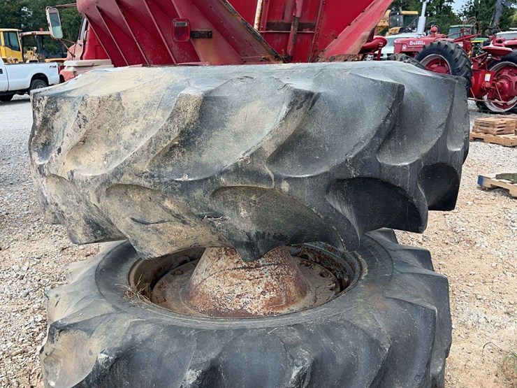 (2)-20.8-38-allis-chalmers-tires-w/-rims-image-2