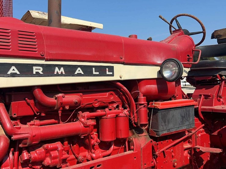 ih-farmall-1206-diesel-tractor-image-12