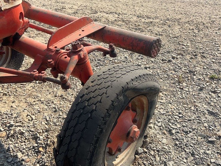 case-801-b-tractor-image-21
