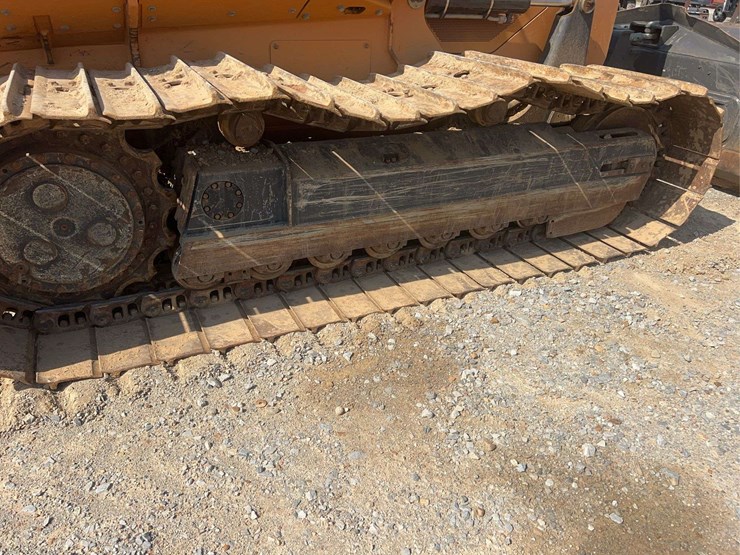 2021-case-1150m-cab-dozer-image-21