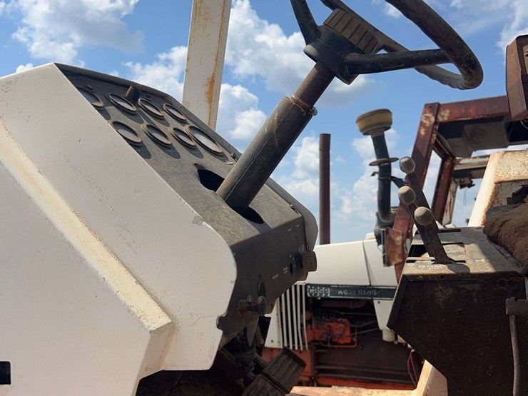 case-1370-cab-tractor-image-26