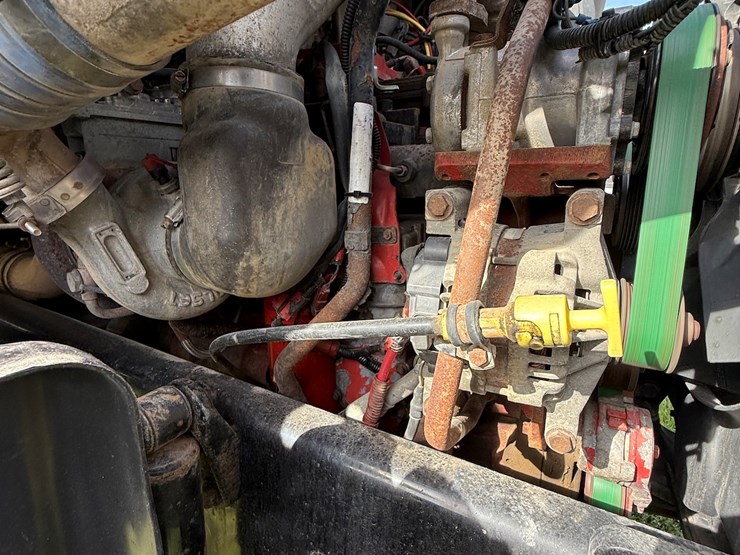 #17-•-2008-sterling-9500-tandem-axle-conventional-fuel-&-lube-truck-image-37