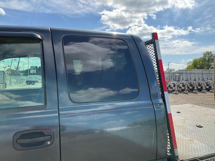 2003-chevrolet-silverado-image-21