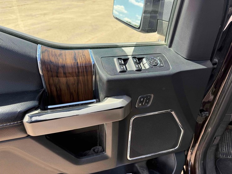 2020-ford-f150-lariat-image-18
