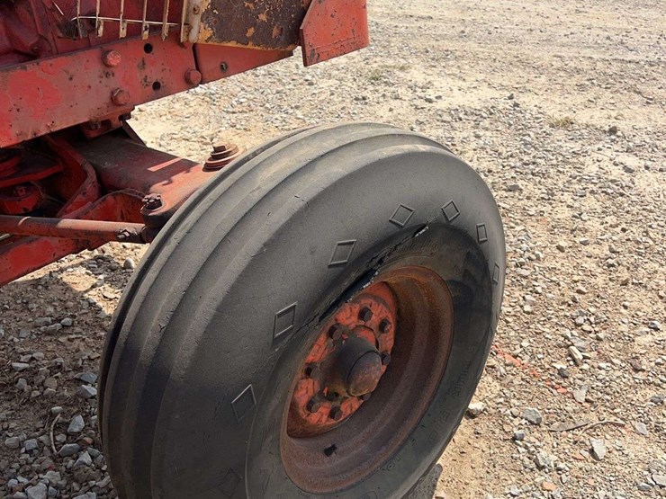 case-1370-cab-tractor-image-22
