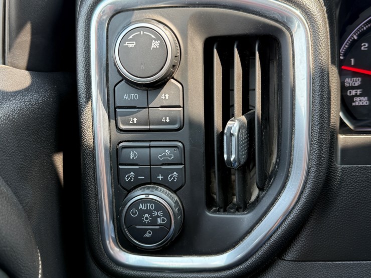 2019-chevrolet-silverado-image-48