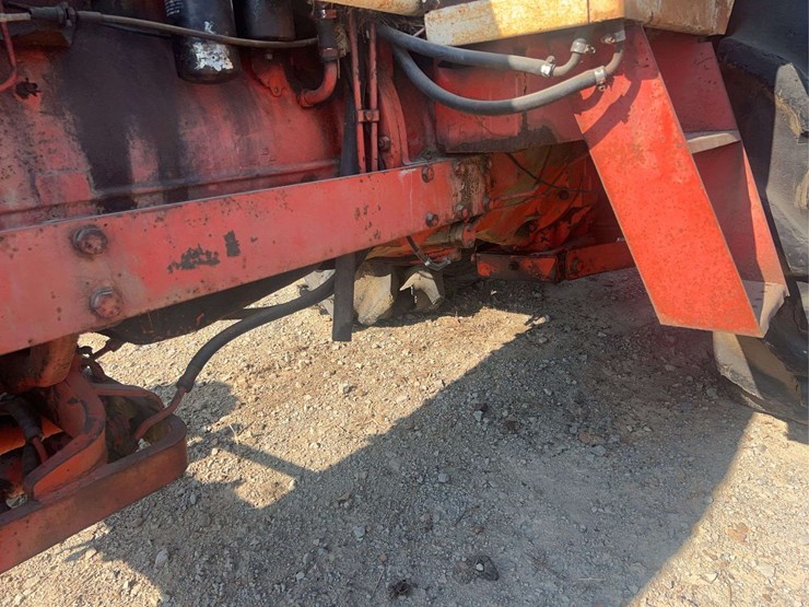 case-1570-cab-tractor-image-13