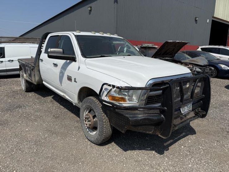 2011-dodge-ram-3500-image-3