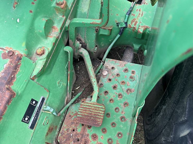 1976-john-deere-2040-image-17