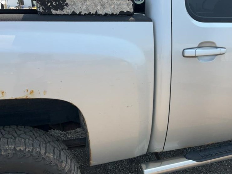 2011-chevrolet-silverado-image-47