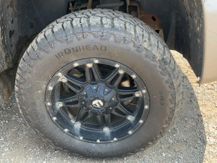 2011-chevrolet-silverado-image-60