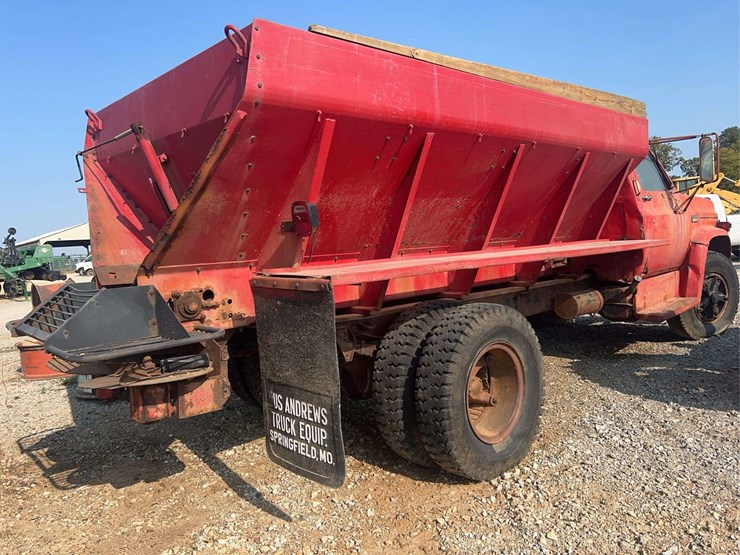 gmc-6500-s/a-day-cab-spreader-truck-image-4