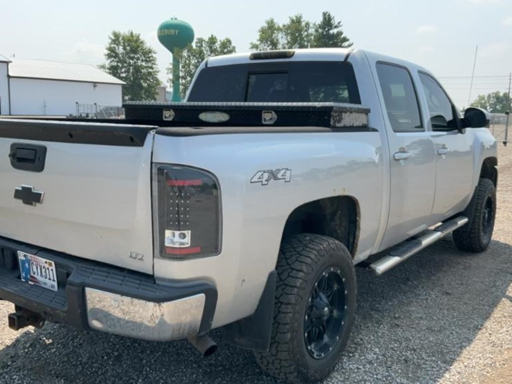 2011-chevrolet-silverado-image-5