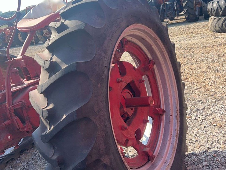 farmall-m-tricycle-tractor-image-11