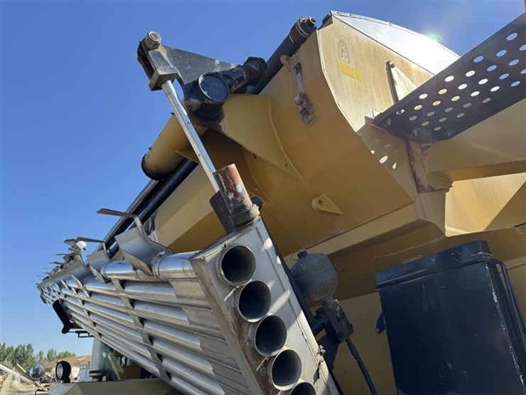 2005-john-deere-70-image-32