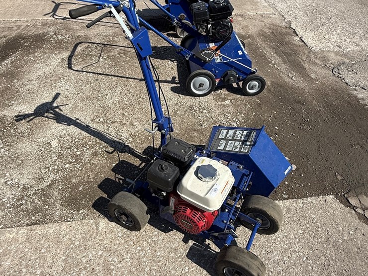 #46-•-2024-bluebird-bb650-commercial-walk-behind-bedding-machine-image-1