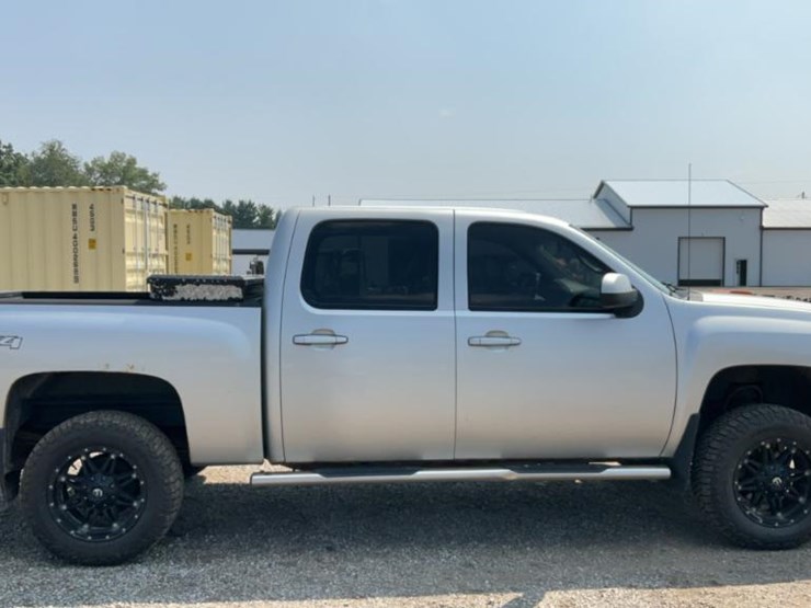 2011-chevrolet-silverado-image-6
