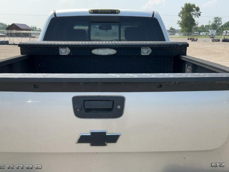 2011-chevrolet-silverado-image-34