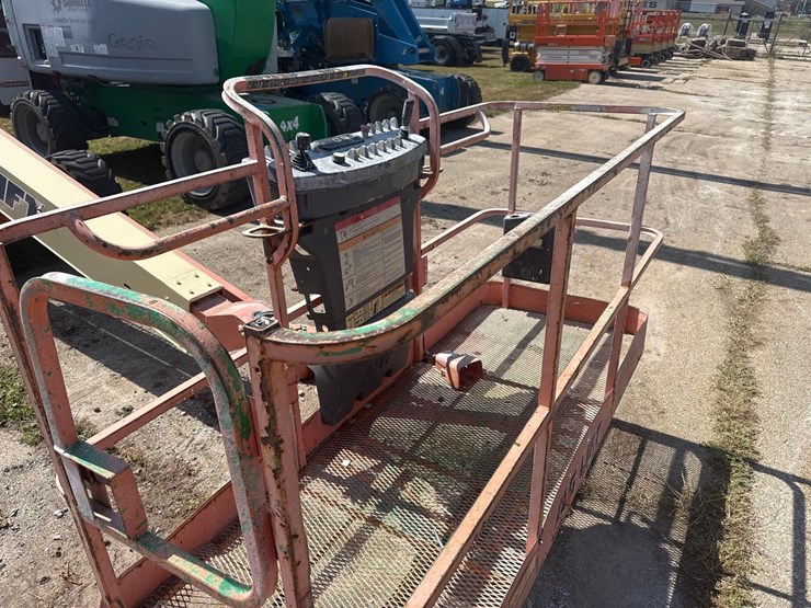 jlg-400s-image-8