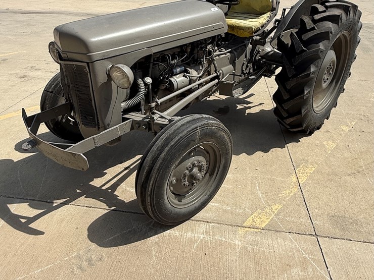 ford-tractor-image-2
