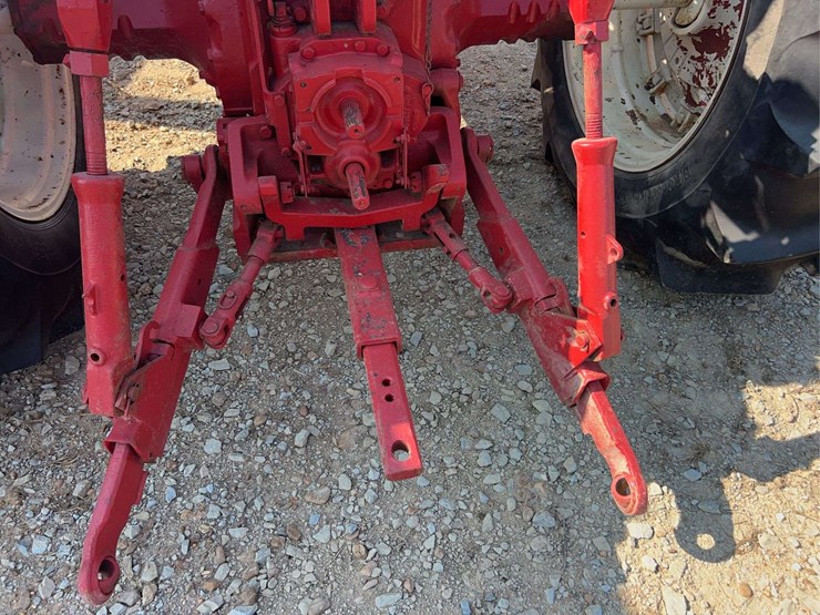 ih-farmall-1206-diesel-tractor-image-15