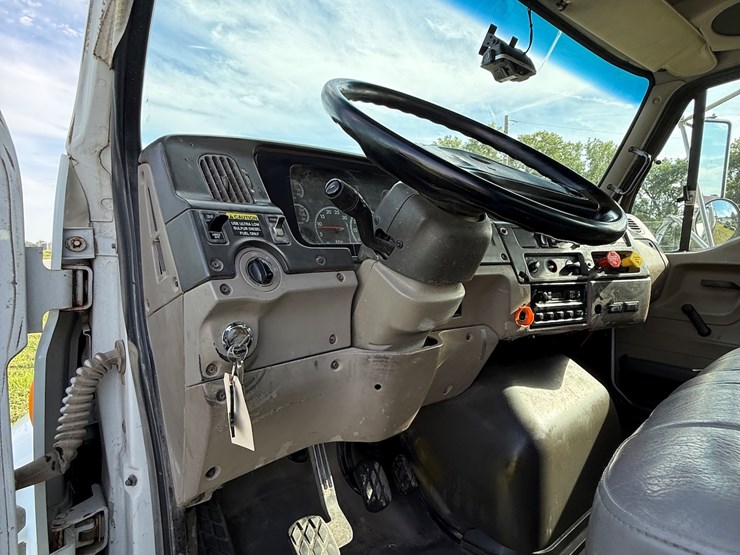 #17-•-2008-sterling-9500-tandem-axle-conventional-fuel-&-lube-truck-image-67