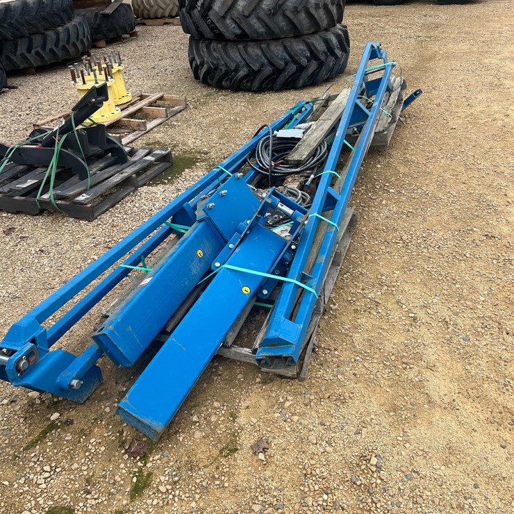 2012 KINZE FLAT FOLD ROW MARKERS SET FOR 12 ROW 36/38 STACK FOLD TOOL BAR