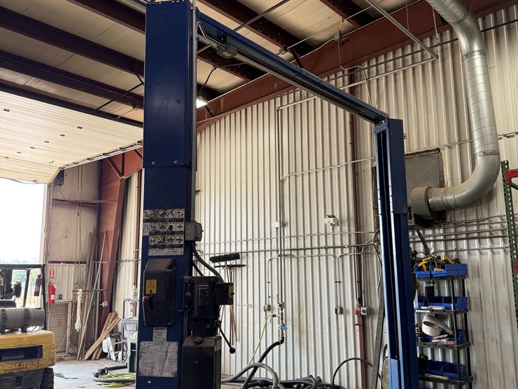 #107-•-rotary-spoa9-200-2-post-auto-lift-image-9