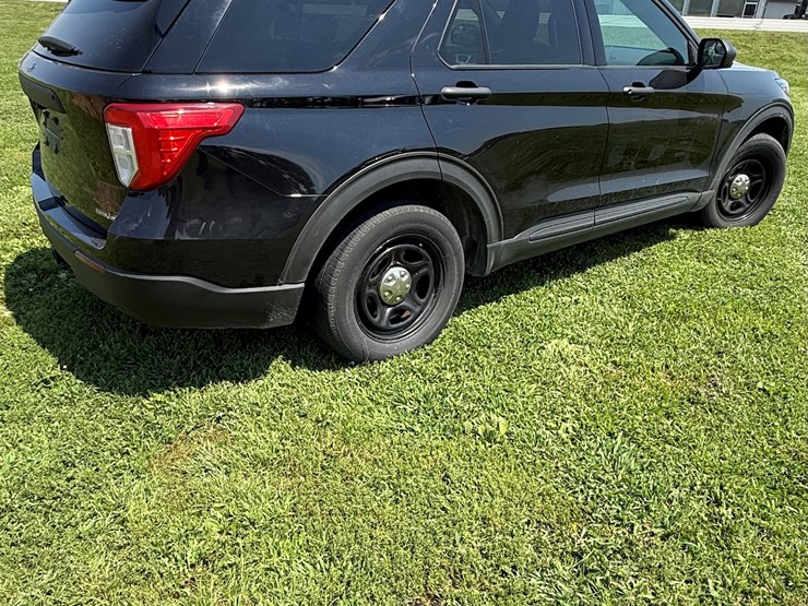 2021-ford-explorer-police-interceptor-image-42