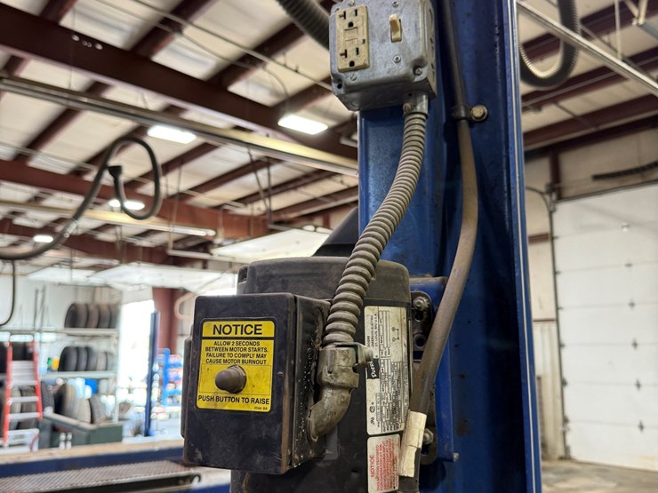 #107-•-rotary-spoa9-200-2-post-auto-lift-image-21