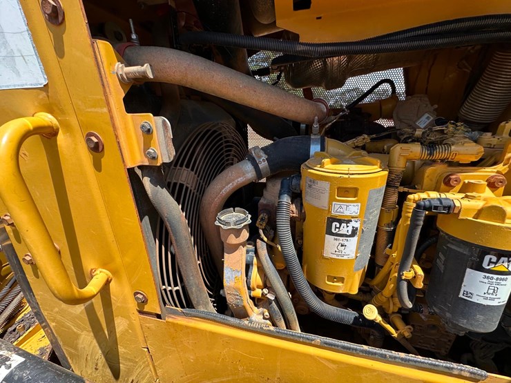 2017-caterpillar-d5k2-lgp-image-23