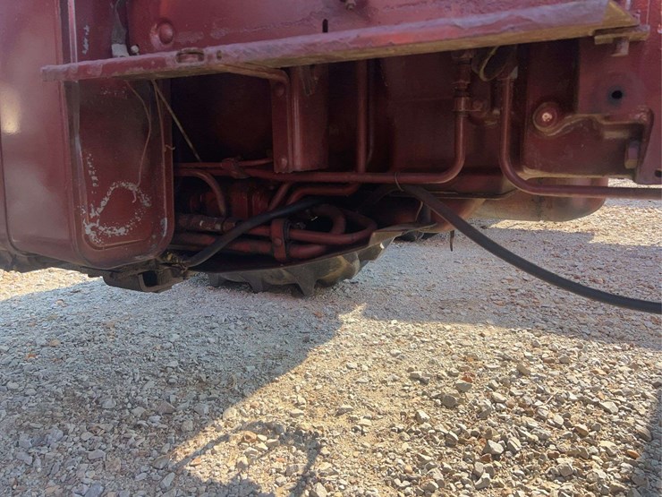 allis-chalmers-7040-tractor-image-23