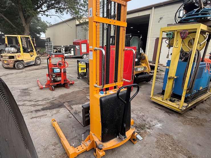 #61-•-2015-uline-h-2652-hydraulic-straddle-stacker-hydraulic-walk-behind-pallet-jack-image-6