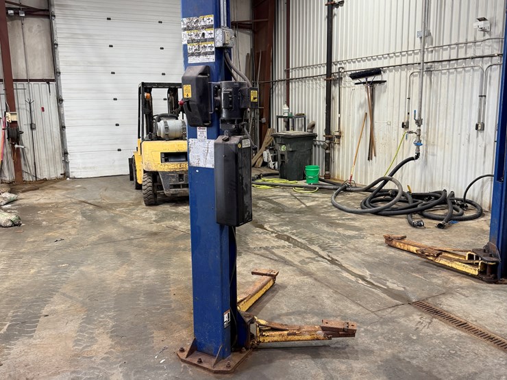 #107-•-rotary-spoa9-200-2-post-auto-lift-image-12