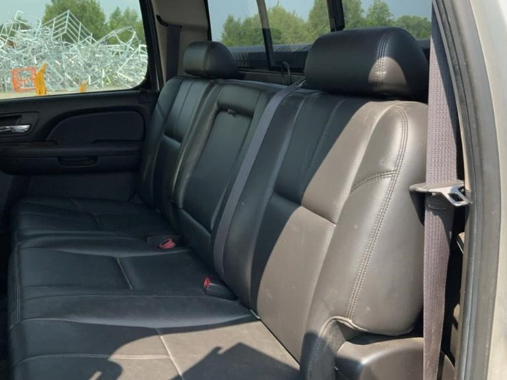 2011-chevrolet-silverado-image-97