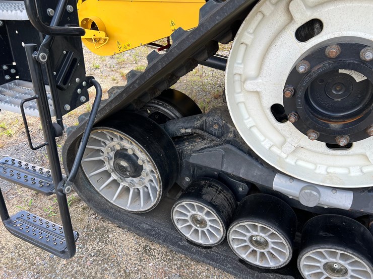 2023-new-holland-cr10.90-image-9