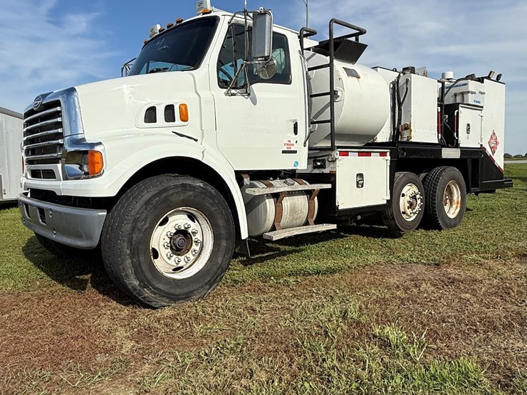 #17-•-2008-sterling-9500-tandem-axle-conventional-fuel-&-lube-truck-image-2