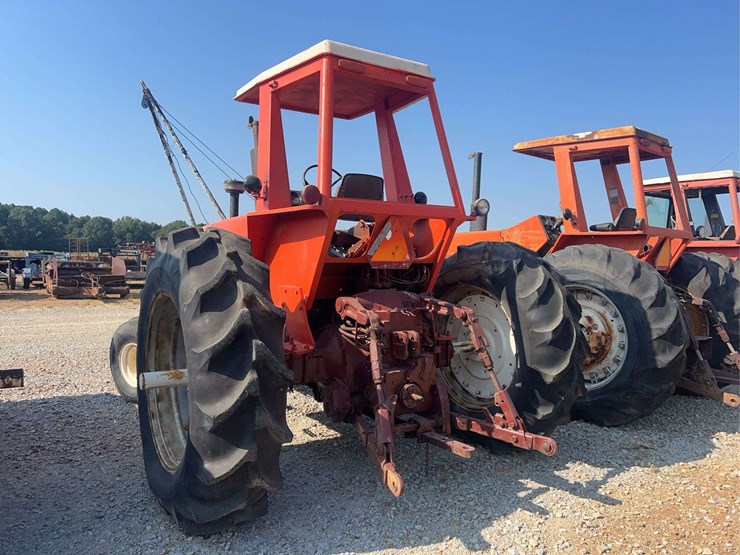 allis-chalmers-7040-tractor-image-2