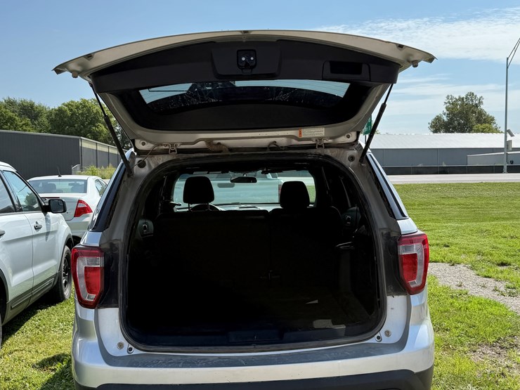2016-ford-explorer-police-interceptor-image-55