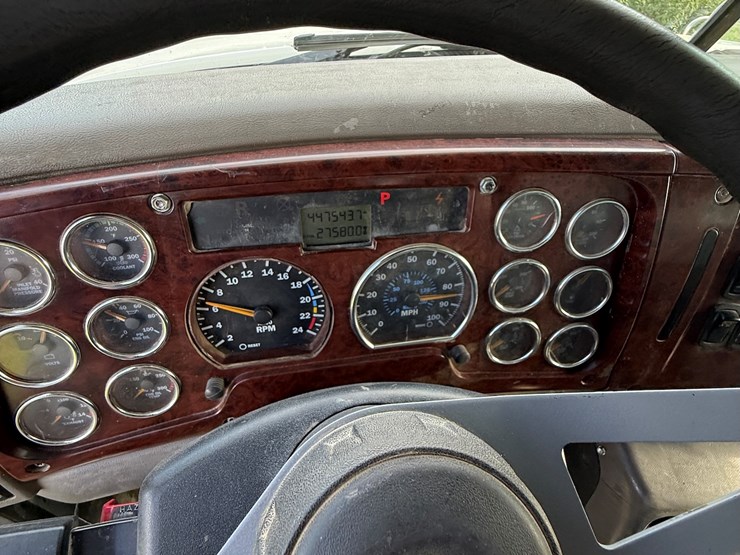 #16-•-2006-mack-cv713-granite-triple-axle-conventional-dump-truck-image-39