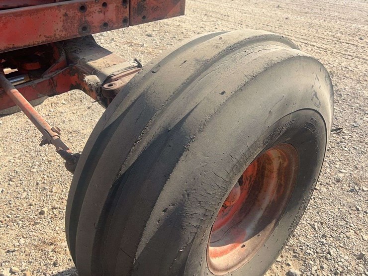 case-1570-cab-tractor-image-23