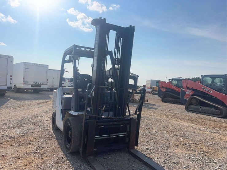 uni-carriers-70-warehouse-lift-image-5