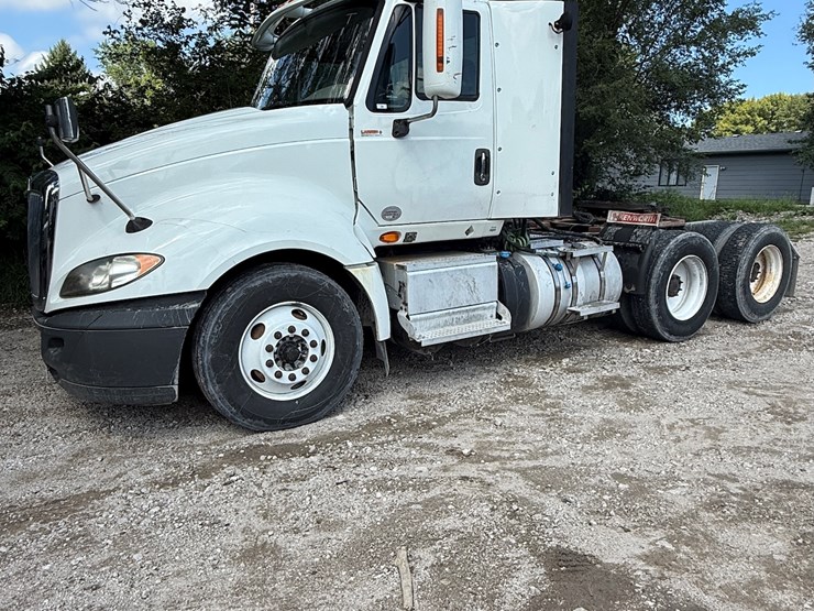 2015-international-prostar-image-3
