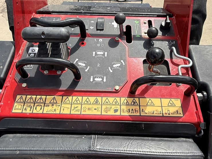#29-•-2024-toro-dingo-tx-1000-narrow-track-ride-on-skidloader-image-6