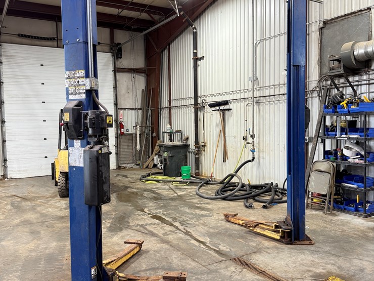 #107-•-rotary-spoa9-200-2-post-auto-lift-image-13